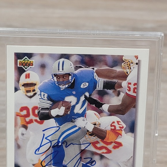 Barry Sanders Autographed 1992 Upper Deck NFL Football Card Detroit Lions RB - Picture 4 of 6